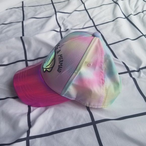 *NWOT!* Beachy Seashell Mermaid Hat 🧜‍♀️🐚 - Picture 3 of 8